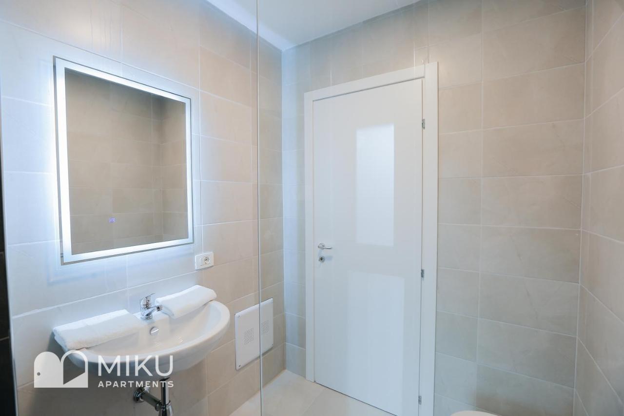 Miku Apartment - Glamorous 1Bedroom Apartment At Olympic Residence Tirana Exterior foto